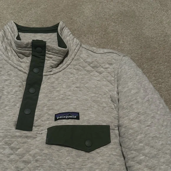 Patagonia Cream and Green Women's Sweater - Picture 5 of 9